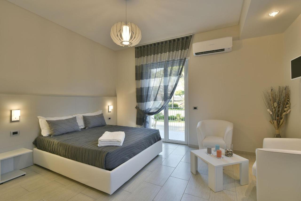 Tolomeo Rooms Laura Exterior photo